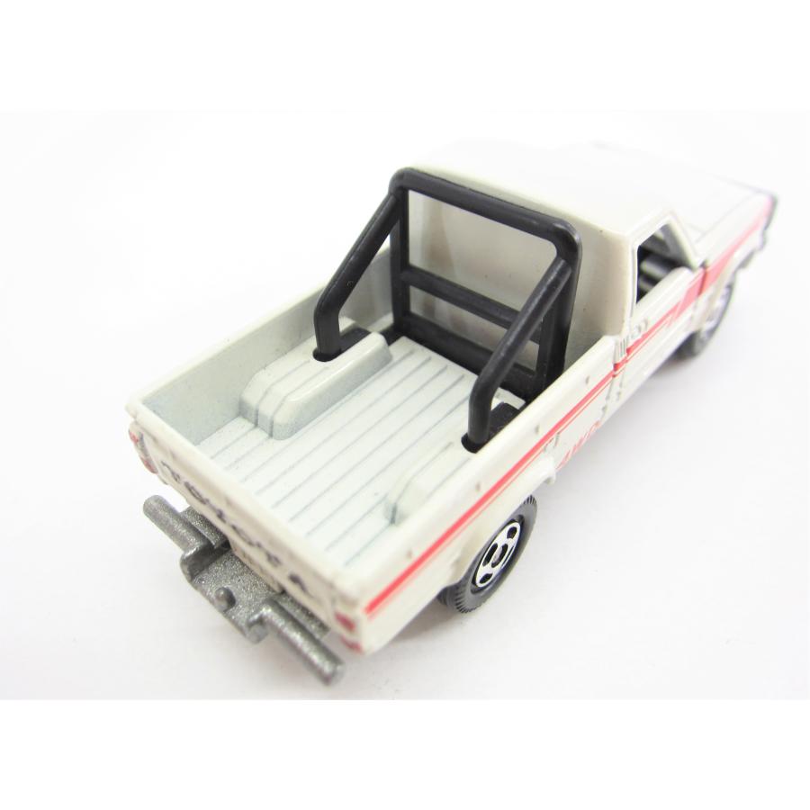 TOMY トミー 絶版トミカ TOYOTA トヨタ ハイラックス4WD ミニカー 車