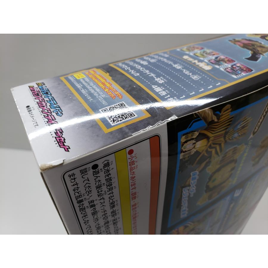 仮面ライダーガッチャード DXレジェンドライバー＆レジェンドカメン