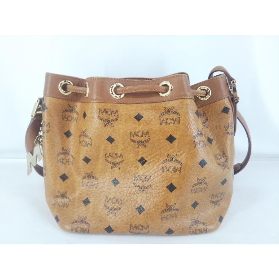 MCM ロゴグラム バケット型 ショルダーバッグ ビッグロゴチャーム付き 