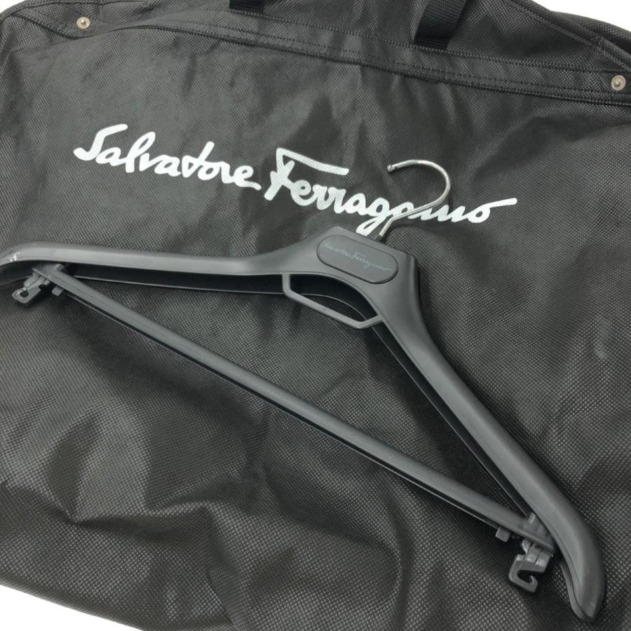 Salvatore Ferragamo サルヴァトーレフェラガモ ダウン Salvatore Ferragamo サルヴァトーレフェラガモ ダウン
