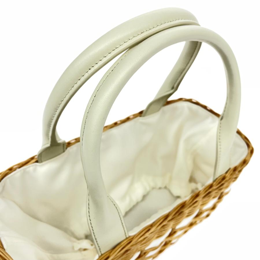 TOCCA トッカ ハンドバッグ 美品 ホワイト/ブラウン 花柄 かご TOCCA トッカ ハンドバッグ 美品 ホワイト/ブラウン 花柄 かご