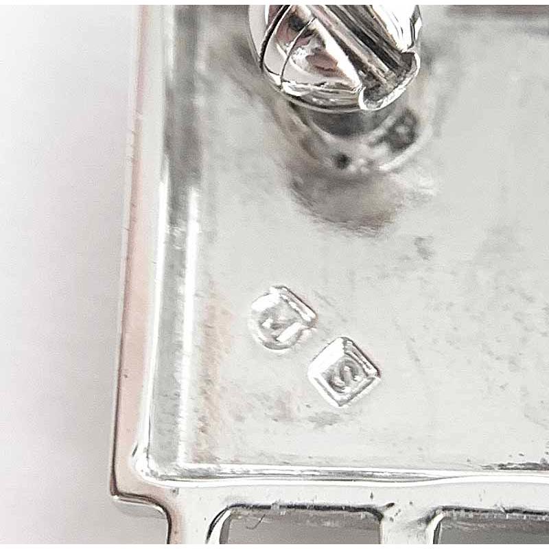 MIKIMOTO ミキモト SVブローチ 美品 シルバーカラー スクエア MIKIMOTO ミキモト SVブローチ 美品 シルバーカラー スクエア
