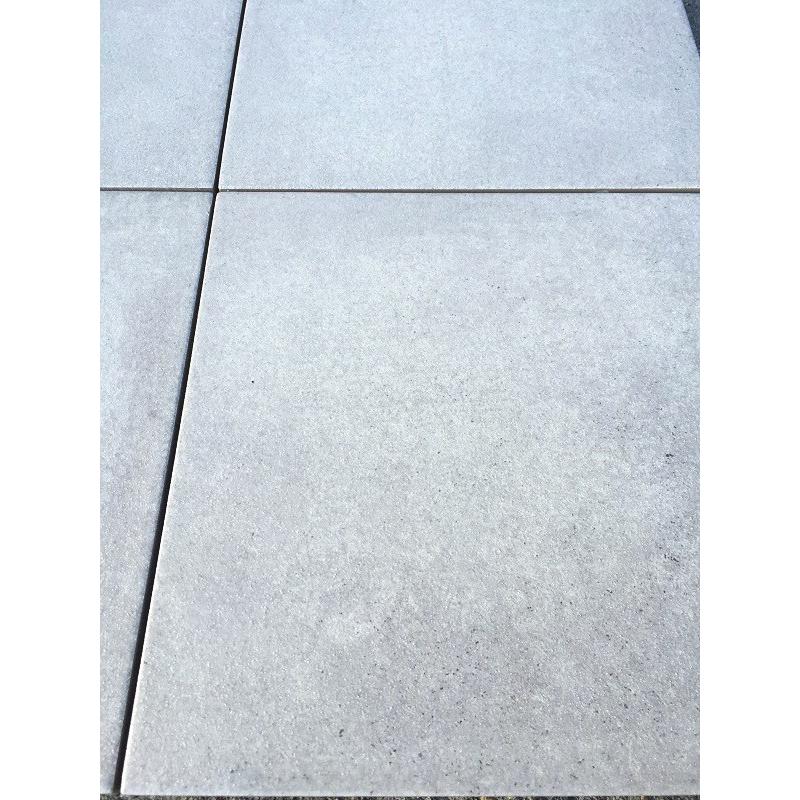 磁器 タイル 300角 コンクリート風 白アイボリー色 シンプルモダン 滑り止め 防滑 防汚 汚れに強い 内装用 外床用 敷石 内 外床 玄関 ポーチ ベラ Rin 1 タイル販売 タイルオンライン 通販 Yahoo ショッピング