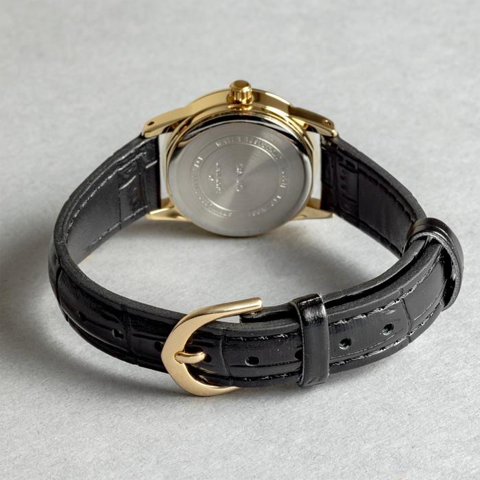 CASIO　TV-21 箱、取説、保証書、付属品付き　新品未使用 カシオ ポケットTV TV-21 アナログ液晶テレビ 思い出家電】未来を感じ