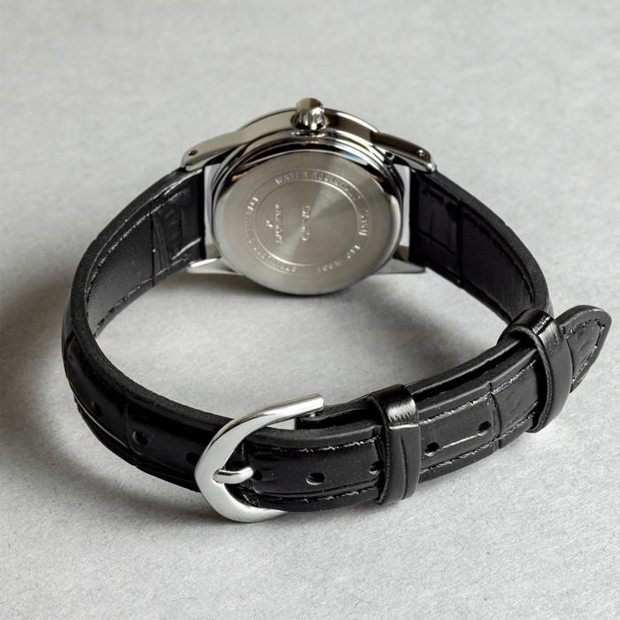 スタンダード（CASIO） 海外正規品 10年保証 日本未発売 CASIO