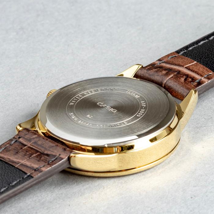 スタンダード（CASIO） 海外正規品 10年保証 日本未発売 CASIO