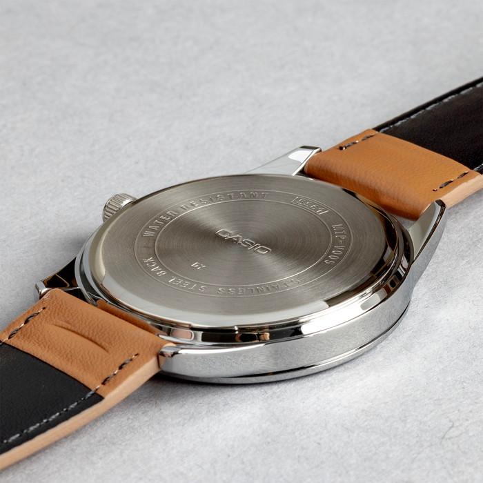 スタンダード（CASIO） 海外正規品 10年保証 日本未発売 CASIO