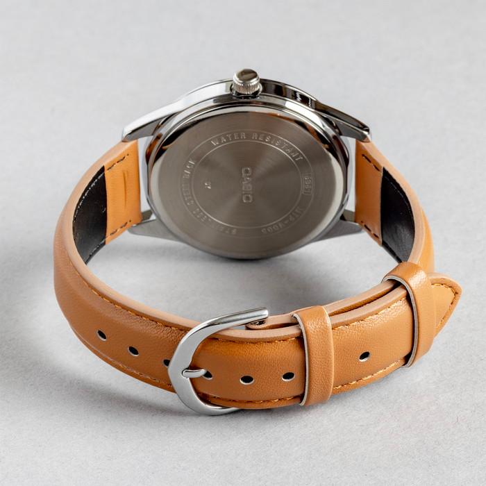 スタンダード（CASIO） 海外正規品 10年保証 日本未発売 CASIO