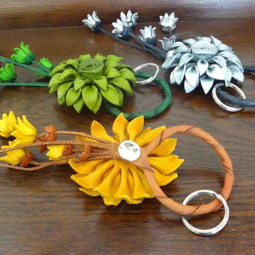 バッグチャーム ダリア 本革キーホルダー バッグチャーム お花