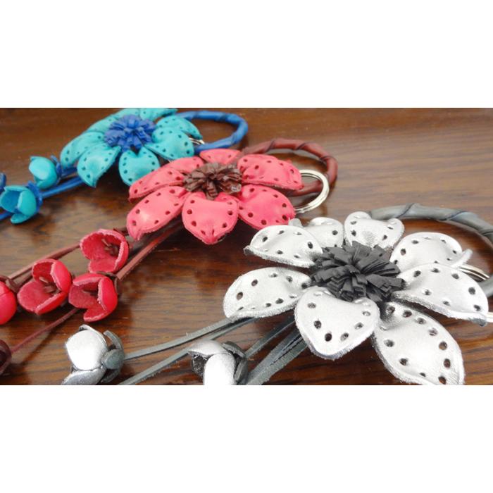 レザーバッグチャーム ネモフィラ 本革キーホルダー お花 フラワー