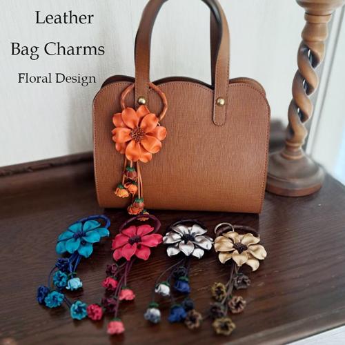 BPN チャーム付きレザーハンドバッグ BPN チャーム付きレザーハンドバッグ