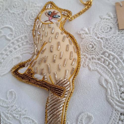 インドザリ刺繍キーホルダー（ネコ）キャット 猫 キーホルダー ビーズ