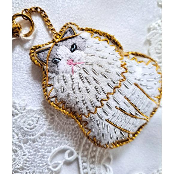 インドザリ刺繍キーホルダー（ホワイトネコ）ホワイトキャット 白猫