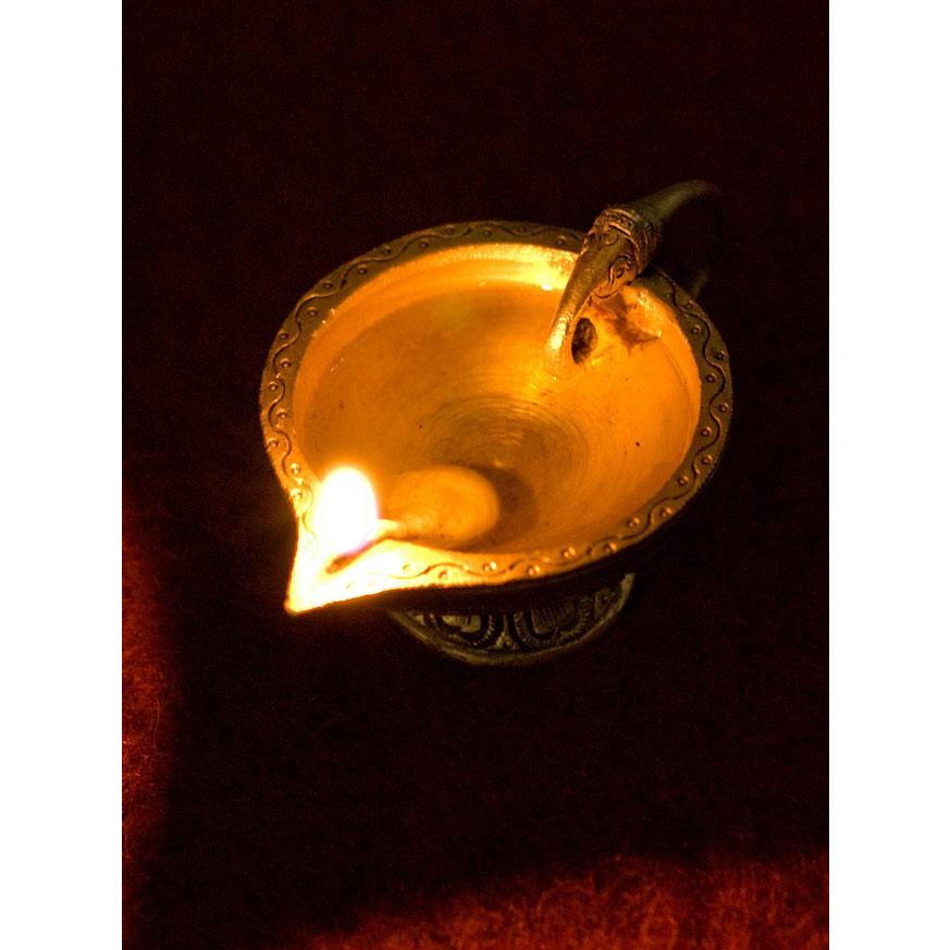 オイルランプ お香たて 灯心 ブラスのオイルランプ お香立て ナーガ キャンドルスタンド インド 礼拝 Id Artlmp 244 インド アジア雑貨ティラキタ 通販 Yahoo ショッピング