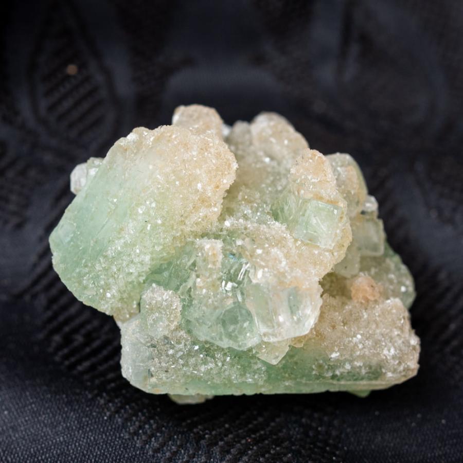 送料無料 Apophyllite 原石 天然石 パワーストーン 〔一点物