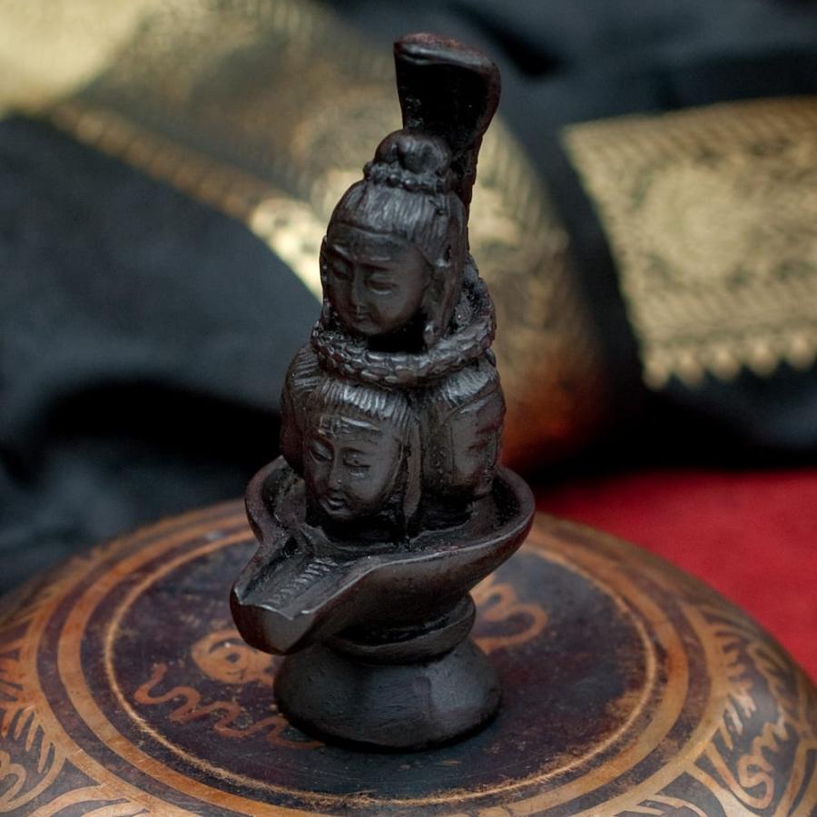 レジン 神様 ヒンドゥー教 仏教 置物 ナーガとシヴァリンガ像 9 1cm リンガとヨニ リンガム インド エスニック Ti Rsdl 1323 インド アジア雑貨ティラキタ 通販 Yahoo ショッピング