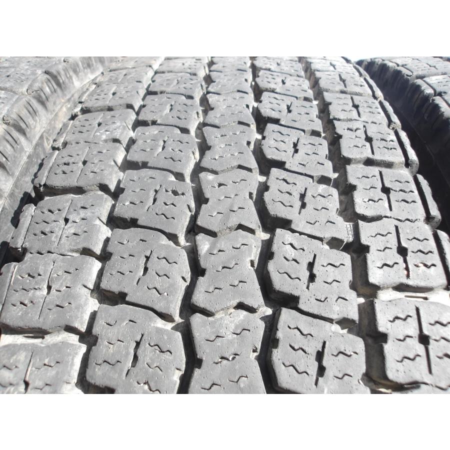 中古スタッドレスタイヤホイール付225/80R17.5 123/122L トーヨー