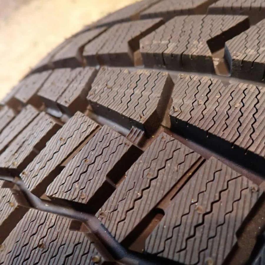 冬新品2021年製 4本SET 会社宛 送料無料 225/55R17 97S ダンロップ 