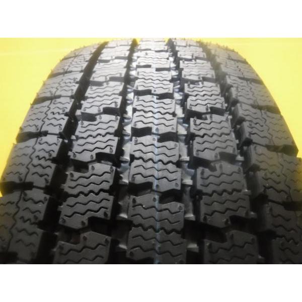 TOYO TIRES 200系 ハイエース 4本セット 送料無料 新品 国産