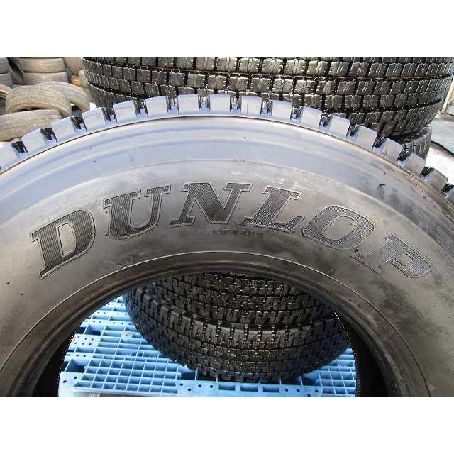 10R22.5 14PR 17-15ｍｍ ダンロップ SP001 2022年製 大型トラック 中古スタッドレスタイヤ【1本〜】送料無料(S22.5-8656）の画像