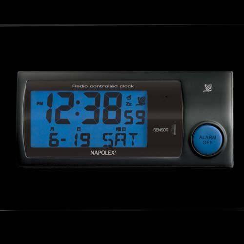 電波時計 暗くなると自動点灯 青く光るバックライト 角度調整可 デジタル表示 車 時計 カーアクセサリー ナポレックス FIZZ-842｜tireshop4u｜04