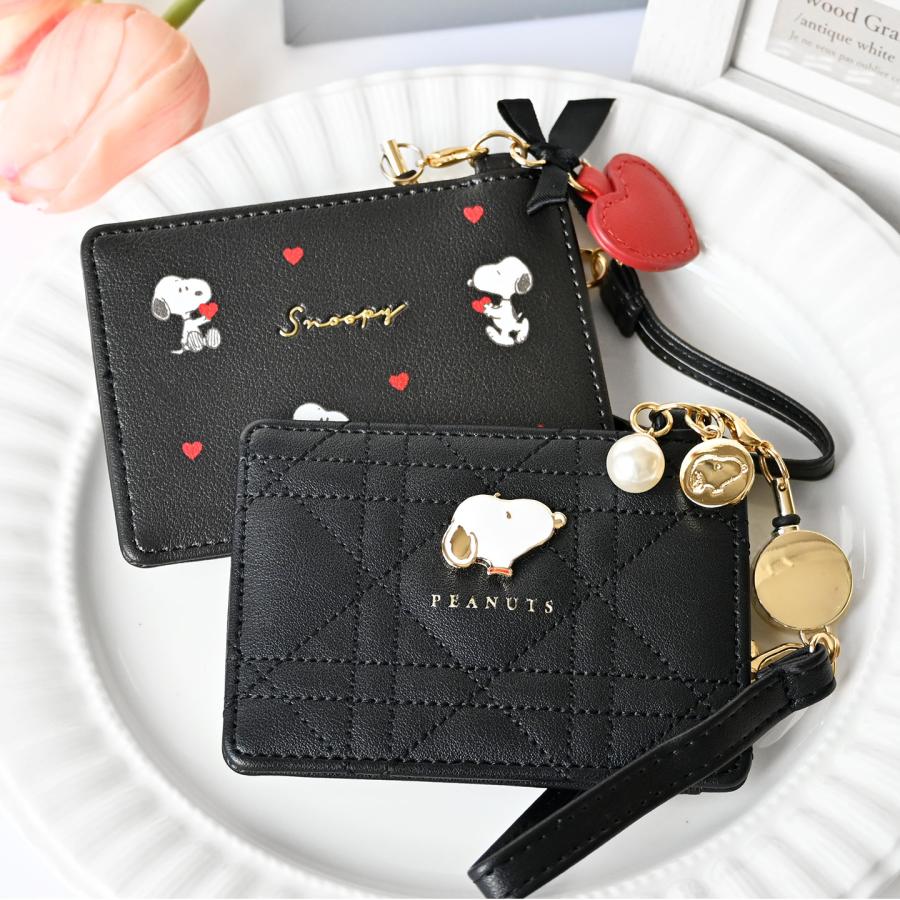 SNOOPY（スヌーピー） パスケース 定期入れ リール付き レディース