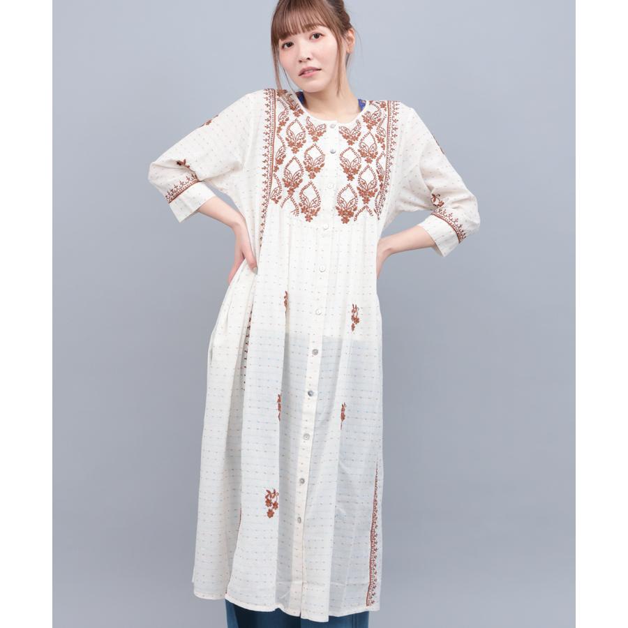 美品✳︎45R ダンガリーのチューリップ刺繍ワンピース チチカカ（TITICACA） Karigari ヌール刺繍ワンピース【WEB限定