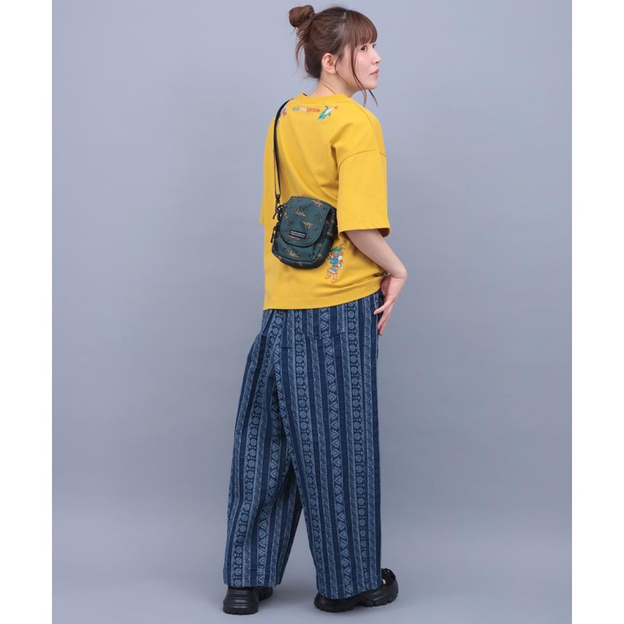 【美品】KICHIZO ウッドランドカモ迷彩 半月型 ショルダーバッグ キチゾー チチカカ（TITICACA） KiU フラップポケットショルダーバッグ