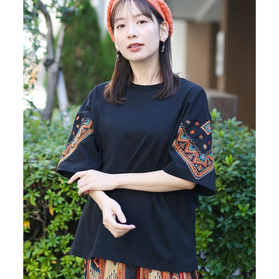 バンダナスリーブ刺繍Tシャツ ／ Tシャツ レディース 五分袖 半袖 ドロップショルダー クルーネック 袖刺しゅう 幾何学柄 カットソー 春 夏 ビッグTシャツ｜titicaca-y｜02