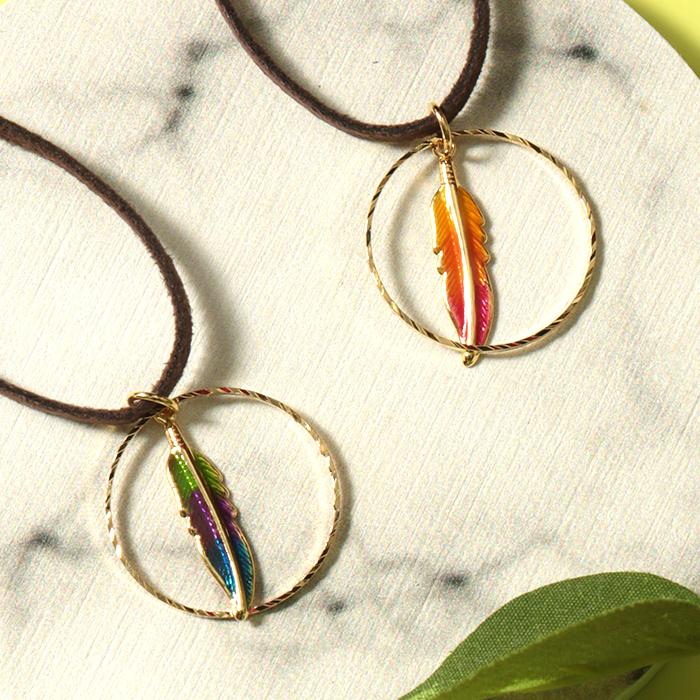 ネックレス 首飾り アクセサリー レディース フェザー 羽 モチーフ カラフル リング キラキラ 華奢 革紐 調節可能 カラフルフェザーネックレス Zlsjba8608 Zlsjba8608 チチカカ Yahoo ショッピング店 通販 Yahoo ショッピング