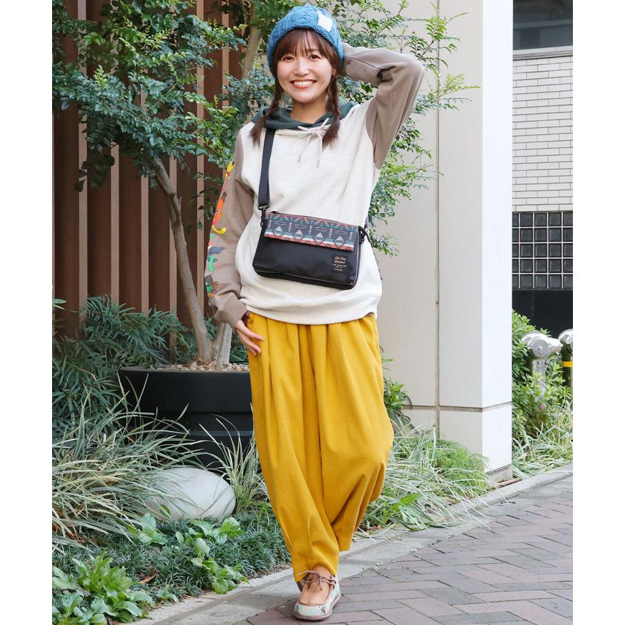 チチカカ マルチプルショルダーバッグ ／ サコッシュ 男女兼用