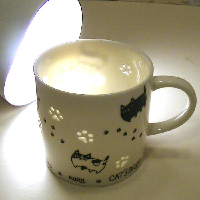 マグカップ 蛍彫り（透かし彫り）  猫３兄弟 マグ・行進 0521-08　プレゼント ギフト | にゃん屋 | 01
