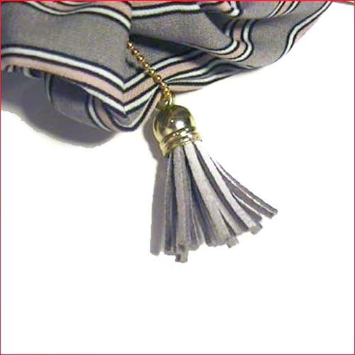 タッセルチャーム付き　ストライプ柄 シュシュ グレー 1229-05　プレゼント ギフト | ブランド登録なし | 01