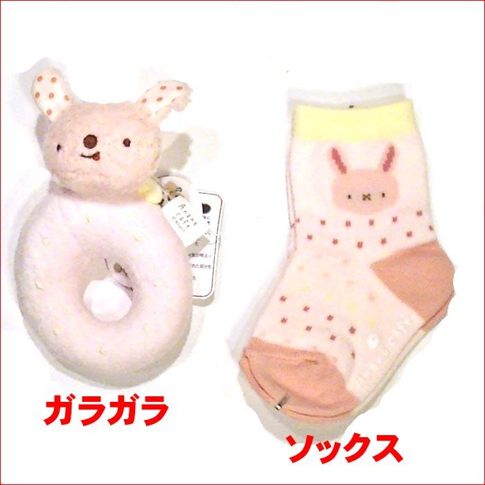 ベビーギフトセット スタイ（よだれ掛け)　まくら　タオルハンカチ　ガラガラ　ソックス・ピンク 2119-89 |  | 08