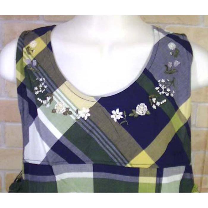 エプロン かぶり 花の刺繍 格子柄　ネイビー＆グリーン 2313-18　プレゼント ギフト | ブランド登録なし | 01