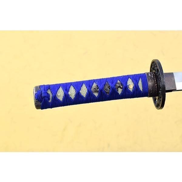 美しい刀 青い模様の黒い柄 美しい刀 青い模様の黒い柄 美しい刀 青い模様の黒い柄 美しい刀