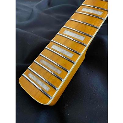 ストラトキャスターネック（No171）バインディング メイプル指板