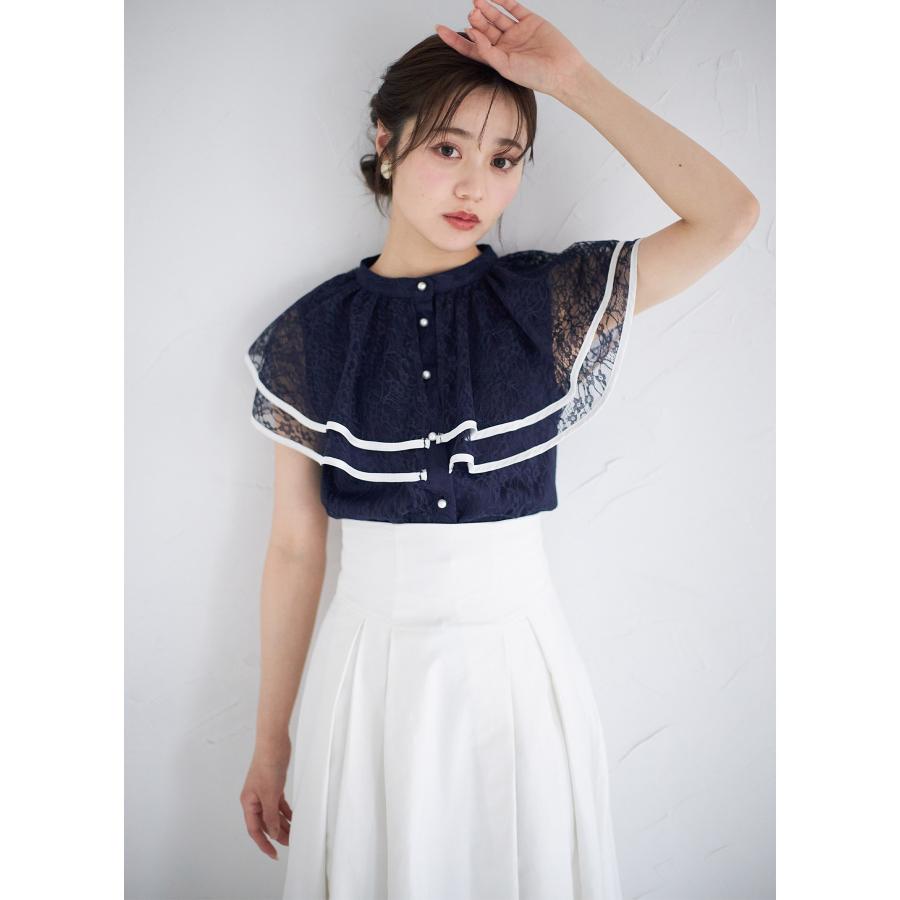 フェザープリントブラウス tocco closet（トッコ クローゼット） パール釦バイカラーフリルケープ