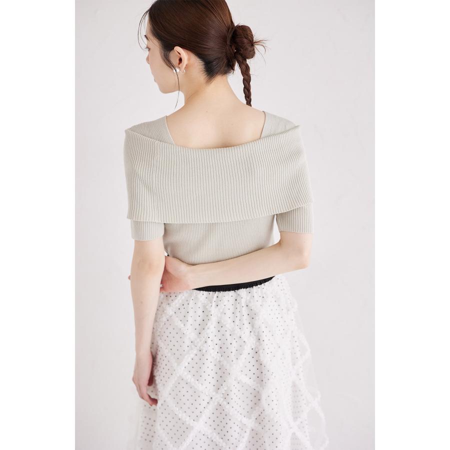 tocco closet ビジューリボンブローチ付きオフショルリブニット