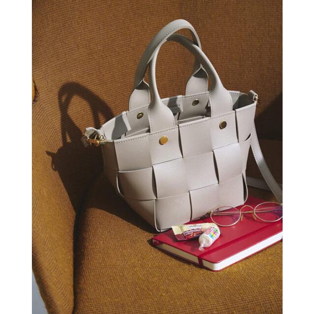 ナチュラルクチュール natural couture 編み込み仕上げの 2WAYトートバッグ 太めレザー調素材 上品系甘めファッション ショルダーストラップつき | natural couture | 08