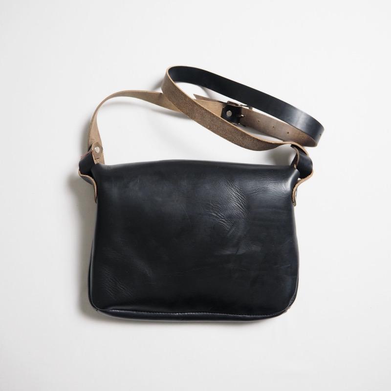FERNAND LEATHER フェルナンドレザー ショルダーバッグ iPad LATCH POUCH / 2カラーの画像