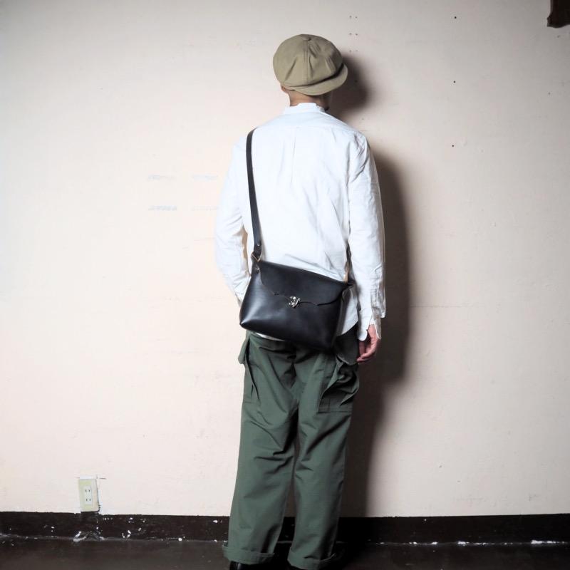 FERNAND LEATHER フェルナンドレザー ショルダーバッグ iPad LATCH POUCH / 2カラーの画像