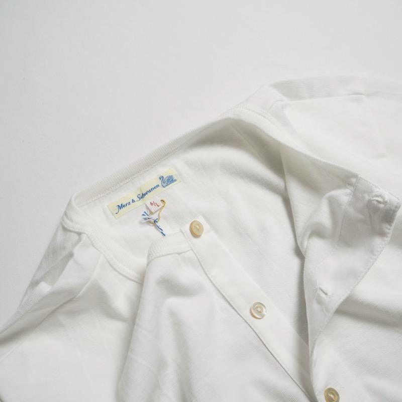 Merz b.Schwanen（メルツベーシュヴァーネン） ヘンリーネックTシャツ