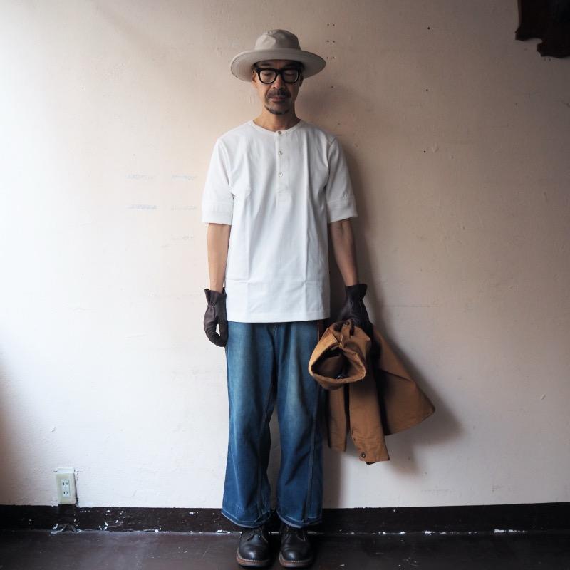 Merz b.Schwanen（メルツベーシュヴァーネン） ヘンリーネックTシャツ