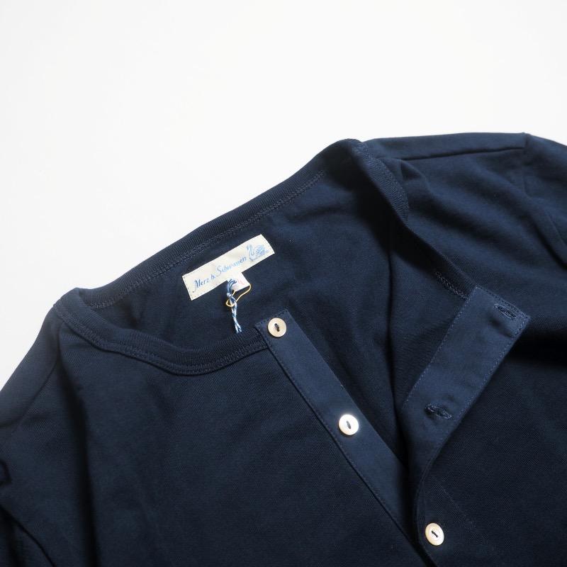 Merz b.Schwanen（メルツベーシュヴァーネン） ヘンリーネックTシャツ