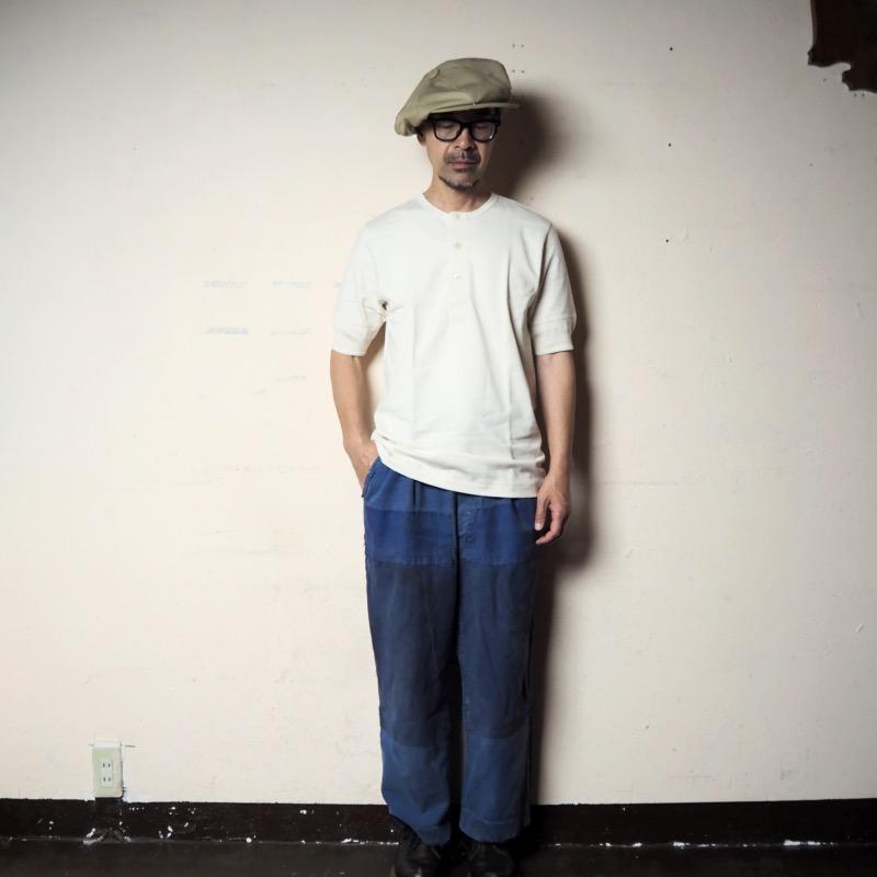 Merz b.Schwanen（メルツベーシュヴァーネン） ヘンリーネックTシャツ