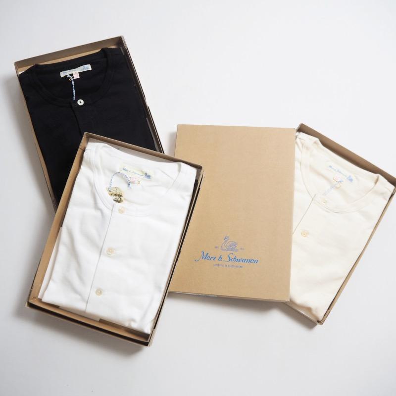 Merz b.Schwanen（メルツベーシュヴァーネン） ヘンリーネックTシャツ
