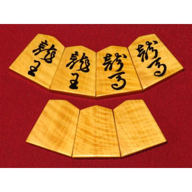 将棋駒 熊澤良尊作三玉水無瀬兼成御蔵島黄楊虎杢盛上将棋駒/新品 将棋駒 熊澤良尊作三玉水無瀬兼成御蔵島黄楊虎杢盛上将棋駒/新品