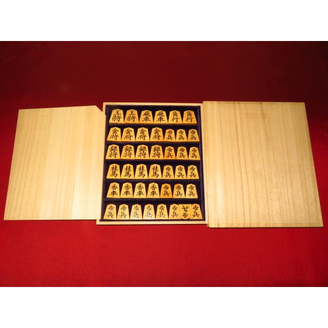 将棋駒 千舟作菱湖御蔵島黄楊糸柾杢盛上将棋駒 新品/桐製平箱付 将棋駒 千舟作菱湖御蔵島黄楊糸柾杢盛上将棋駒 新品/桐製平箱付