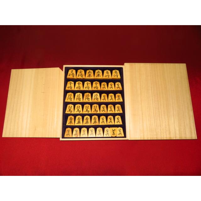 将棋駒 勝月作峯御蔵島黄楊銀目彫埋将棋駒 新品/桐製平箱付